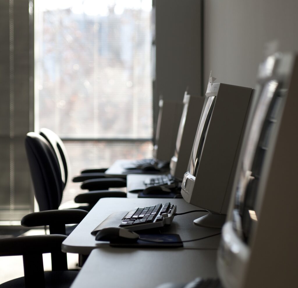 Unitatea optica: ghid despre modul in care un computer citeste CD-uri, DVD-uri si Blu-ray 1 Unitatea Optica La laptop