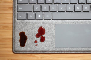 Curatare lichid placa de baza laptop 1 curatare-lichid-placa-de-baza-1